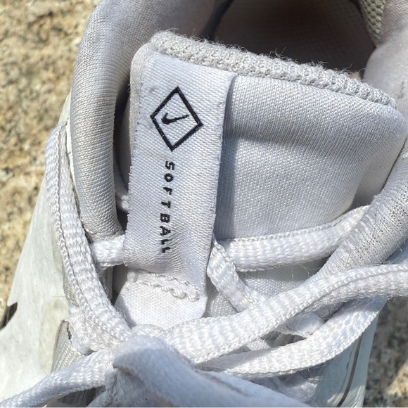 Nike Women’s Alpha Huarache Elite 4 Women's Softball Turf Shoes White Size 5.5 - Picture 10 of 10